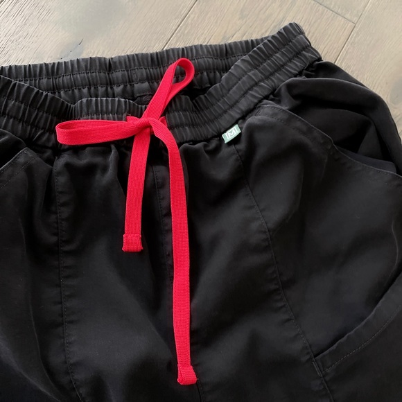 💝 Mediclo Tree Edition Black Scrub set Sal top Jura bottom XXS - Picture 8 of 8